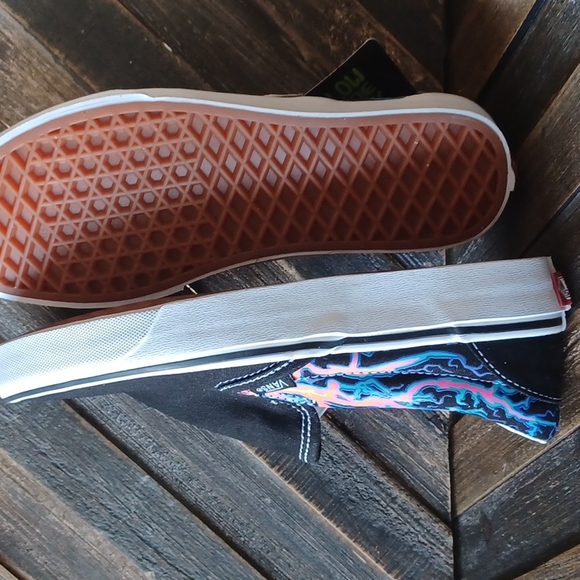 VANS SNEAKERS 👟GLOW IN THE DARK - Picture 5 of 6